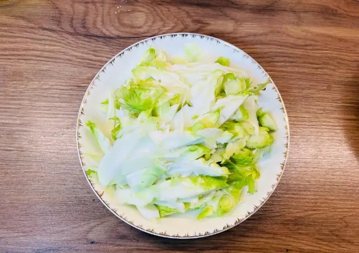 泡椒炒儿菜 第 2 步