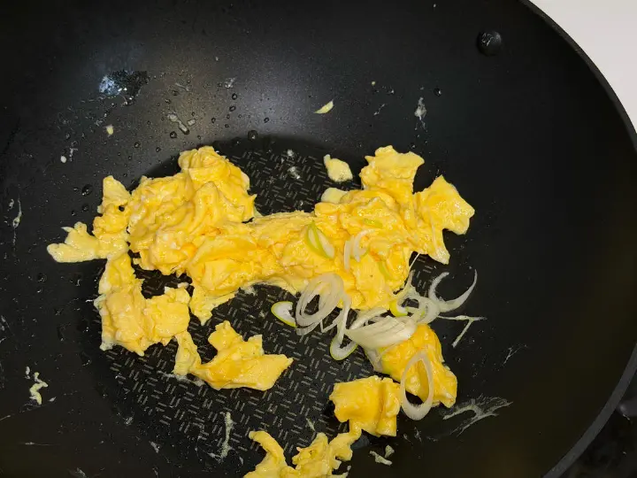 蘑菇鸡蛋汤 第 3 步