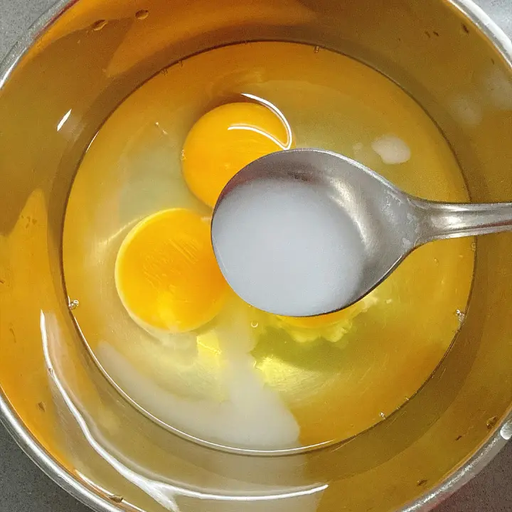 菌菇火腿炒鸡蛋 第 4 步