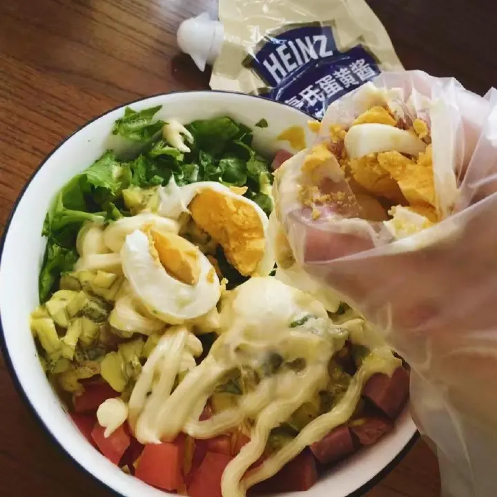 酸黄瓜番茄红肠三明治 第 7 步