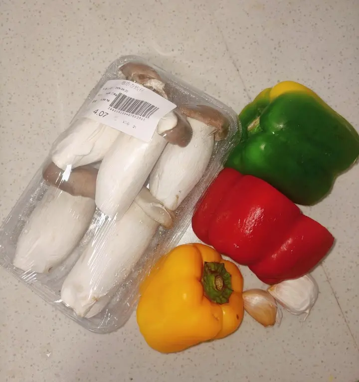 彩椒炒杏鲍菇 第 2 步
