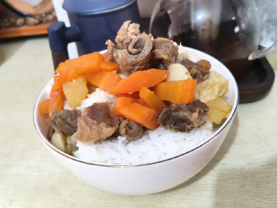 牛腩炖土豆成品图