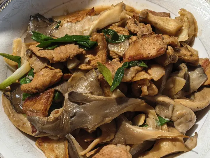 平菇炒肉 第 8 步