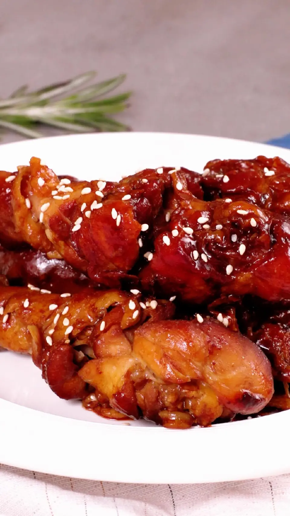 电饭煲焖鸡腿成品图