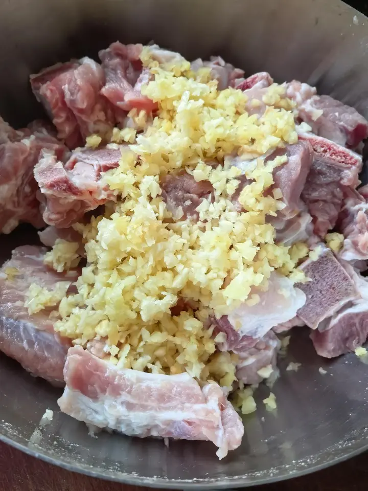 电饭煲排骨焖芋头 第 2 步
