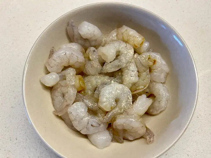 奶油菠菜蘑菇大虾意面 第 1 步
