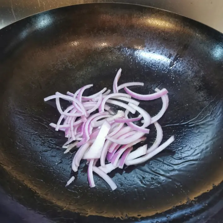 广式腊肠炒面 第 5 步