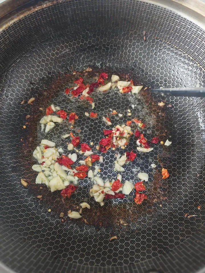 蒜苔鸡肉丁 第 7 步