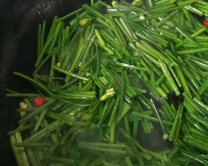 韭菜苔炒鸡蛋 第 8 步