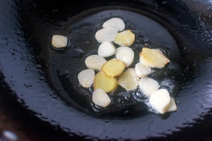 酱烧南瓜鸡腿 第 4 步