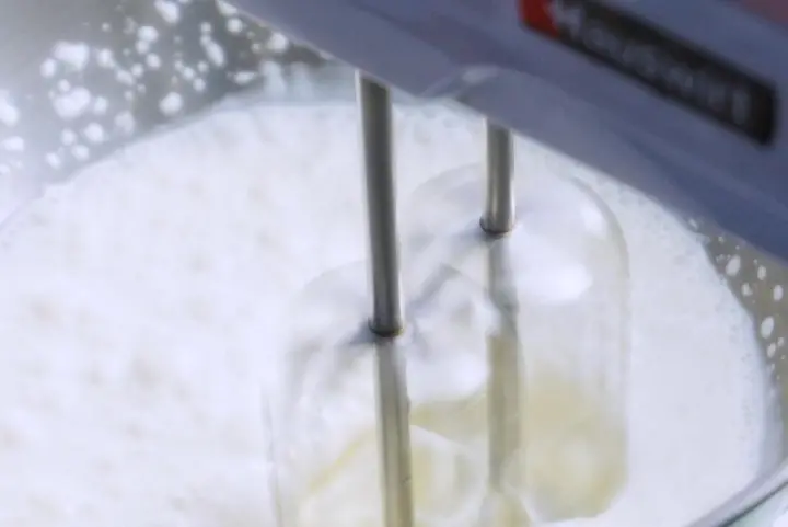 圣诞造型纸杯蛋糕 第 3 步