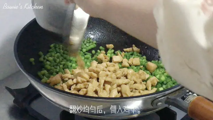 蒜苔炒鸡丁 第 10 步