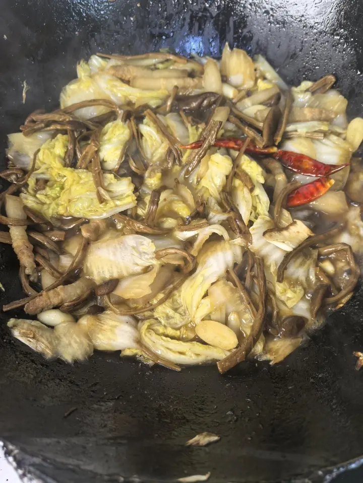 白菜炒茶树菇 第 11 步