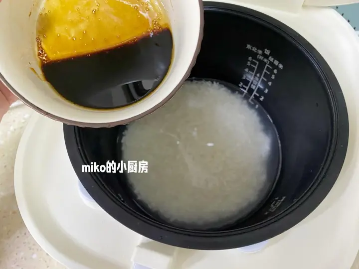 香菇腊肠焖饭 第 4 步
