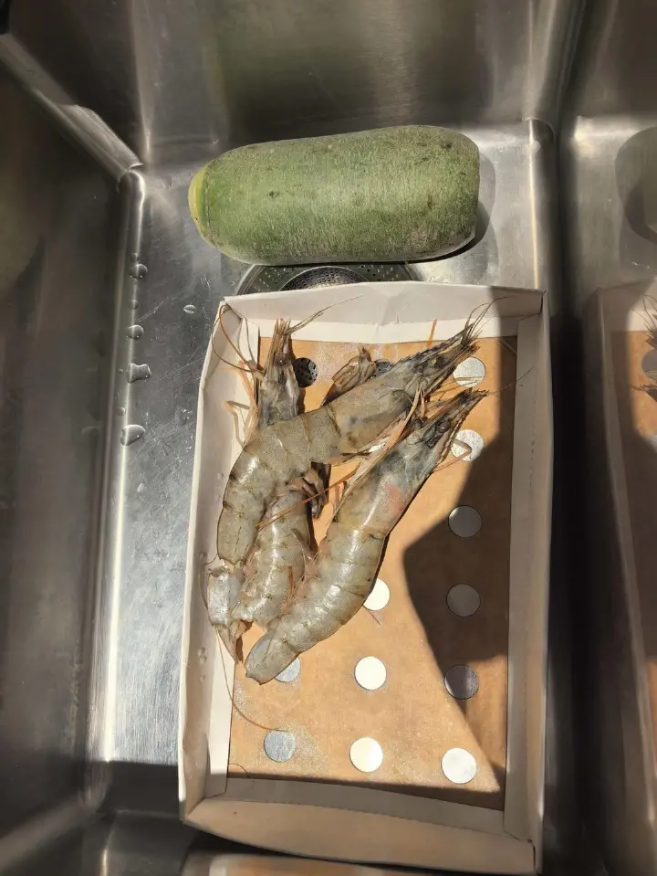 萝卜炖虾 第 1 步
