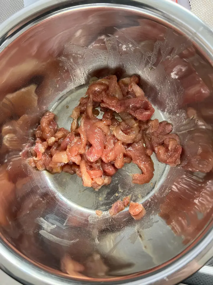 肉丝笋丝炒豆干 第 3 步