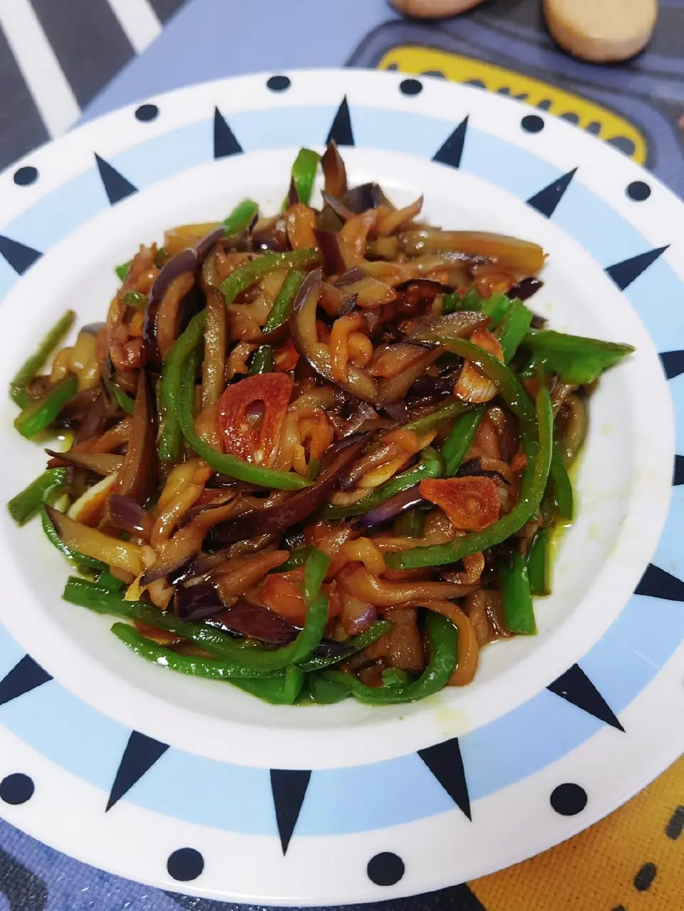 茄子炒小辣椒成品图