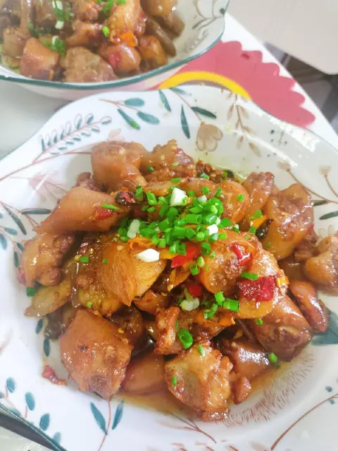红烧猪尾巴