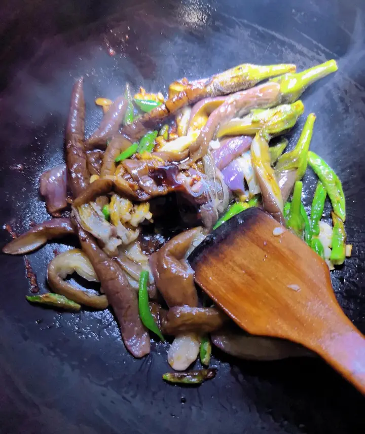 蒜香杭椒炒茄子 第 14 步