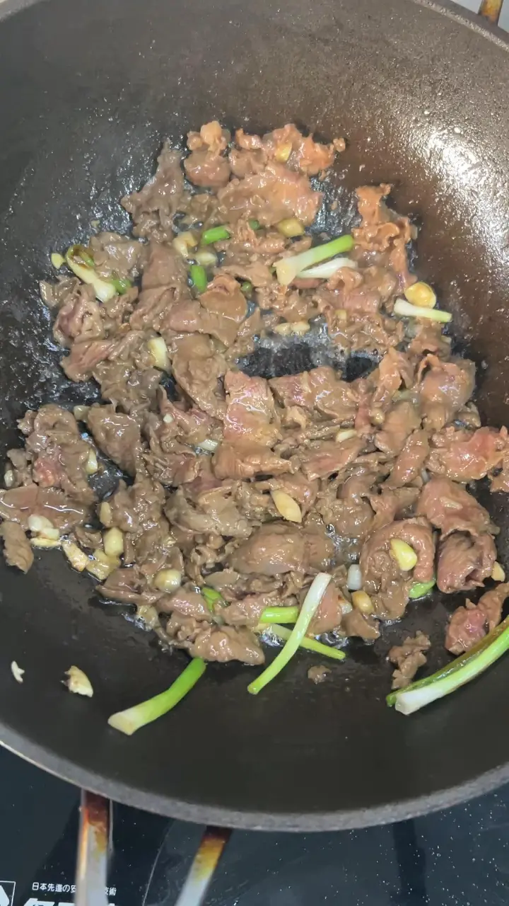 草菇炒牛肉 第 5 步