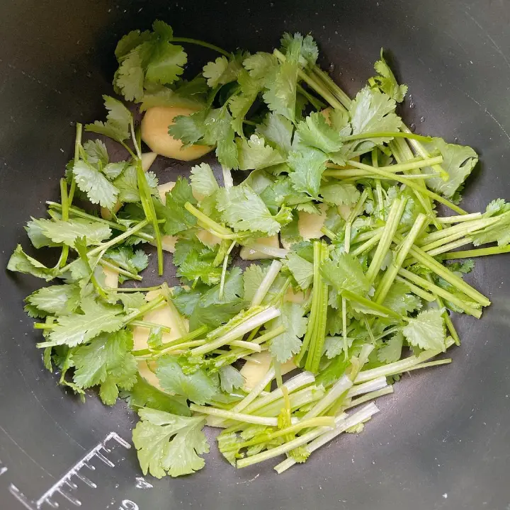 电饭煲焖鸡腿 第 2 步
