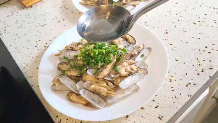 白灼葱油蛏子 第 6 步