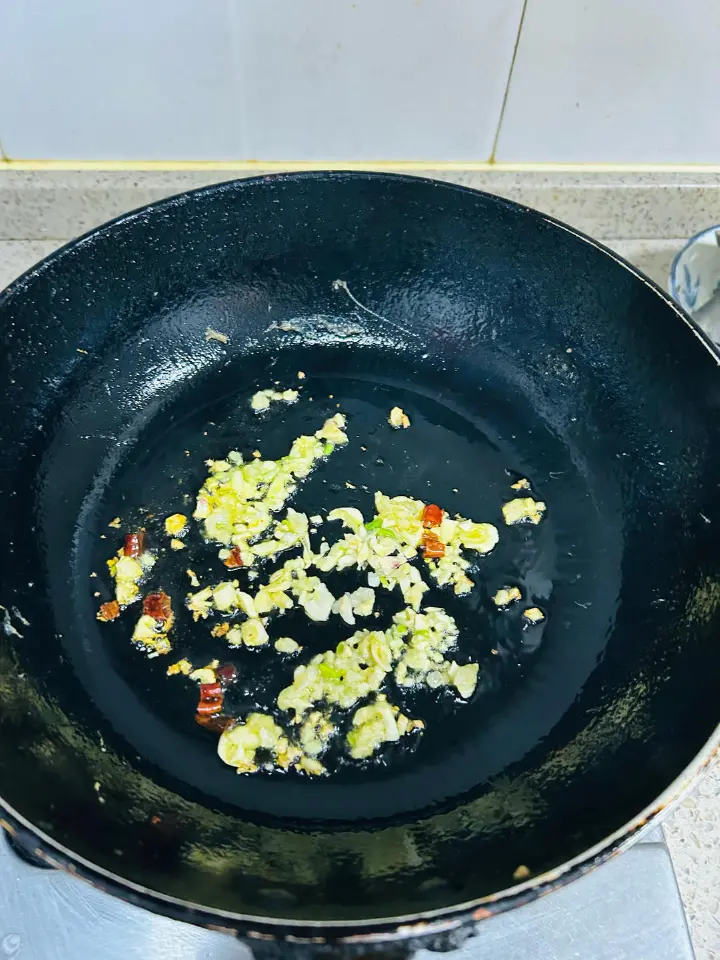 莴笋炒鸡蛋 第 3 步