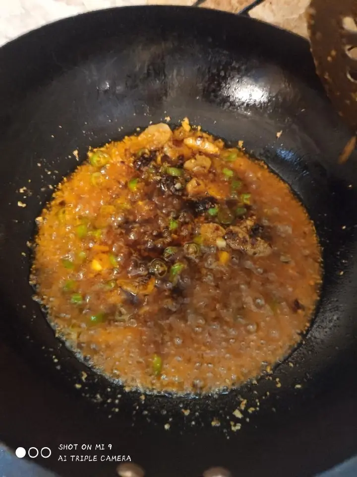 火锅底料烧虾尾 第 1 步