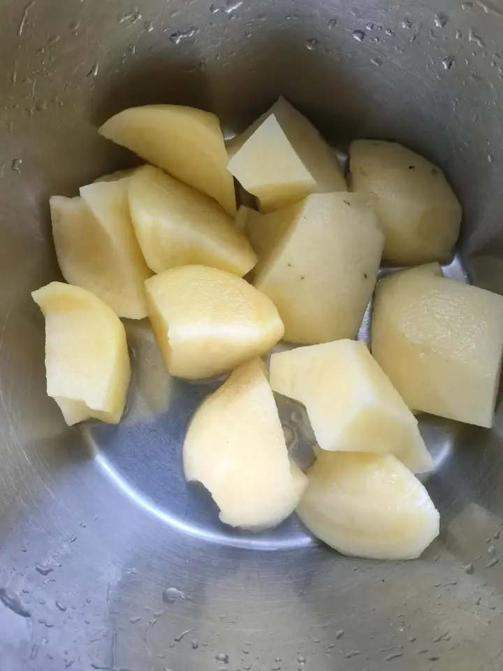 东北土豆炖豆角 第 3 步