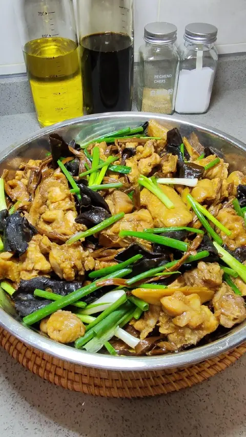 金菜云耳蒸鸡
