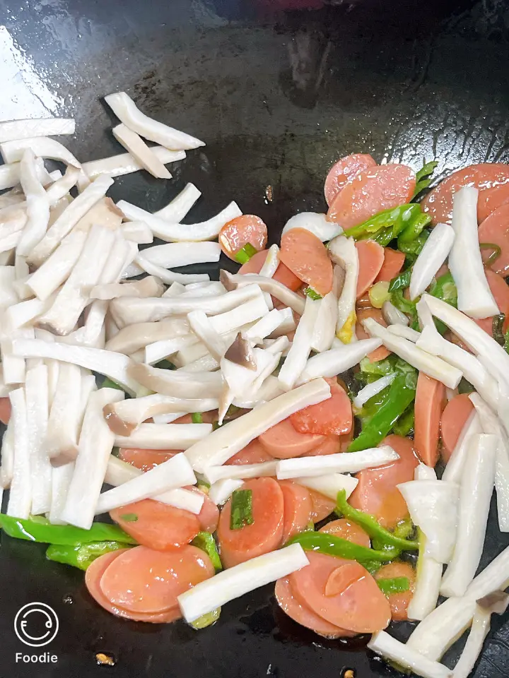 杏鲍菇火腿炒鸡蛋 第 2 步