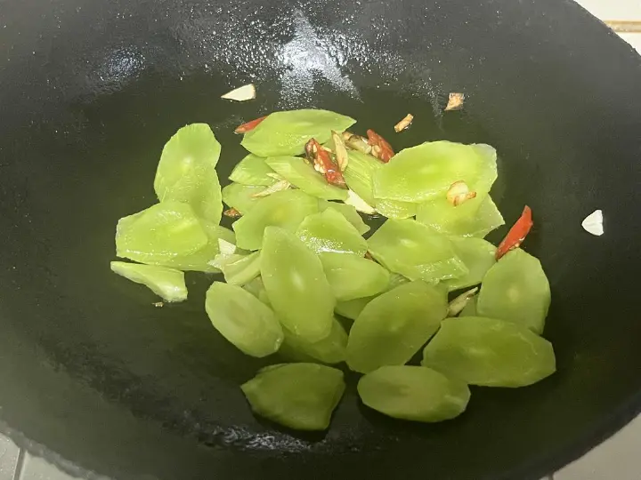 清炒莴笋 第 2 步