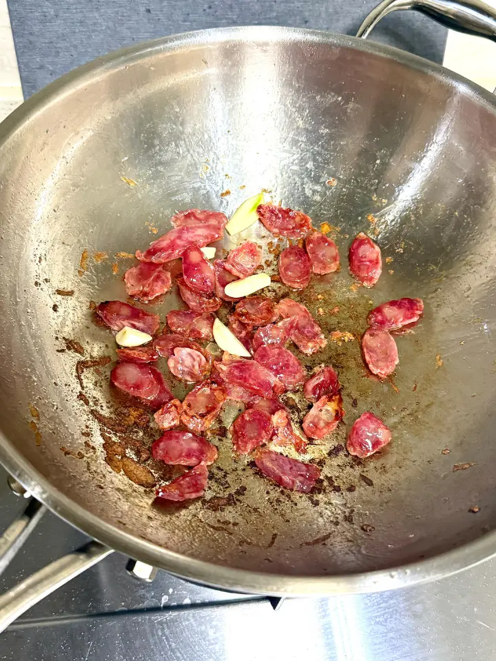 土豆腊肠时蔬煲 第 4 步