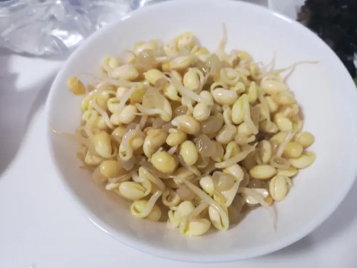 黄豆芽炒肉 第 2 步