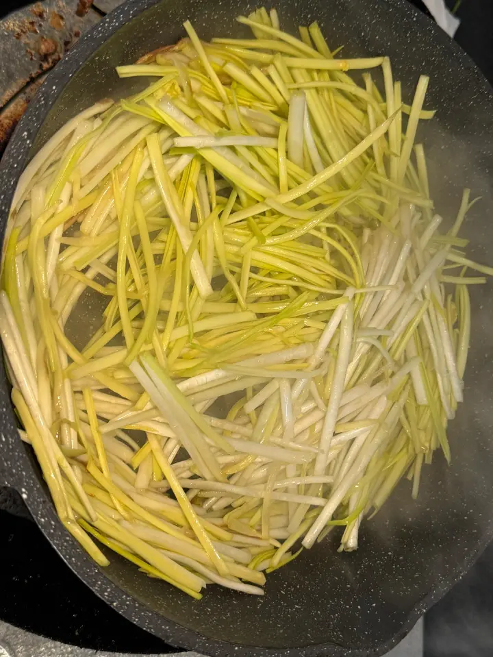 蒜黄炒鸡蛋 第 5 步