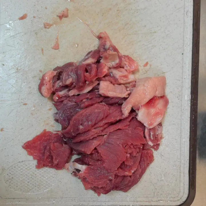 蒜苗炒牛肉 第 1 步