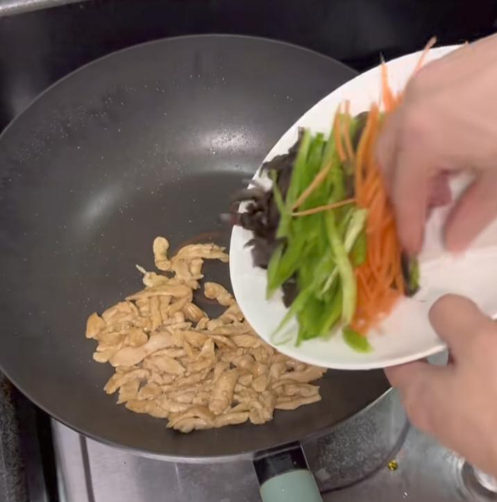 简易鱼香肉丝 第 2 步