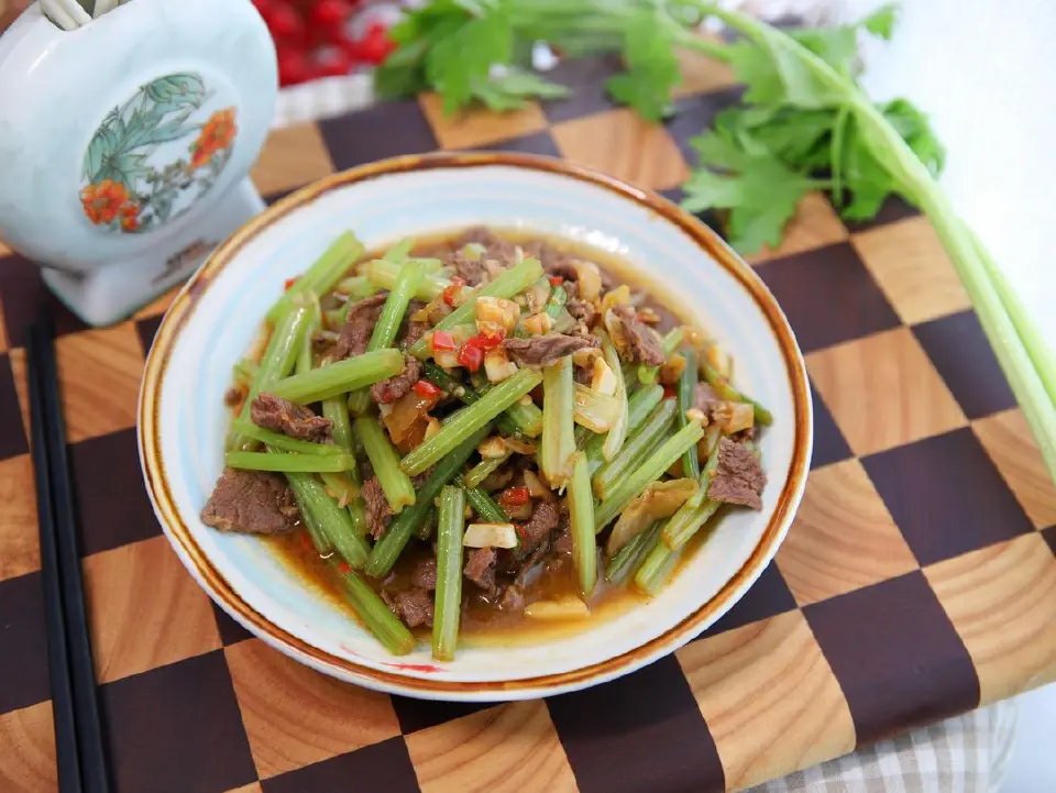 芹菜小炒羊肉成品图