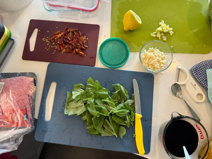 泰式打抛牛肉饭 第 1 步