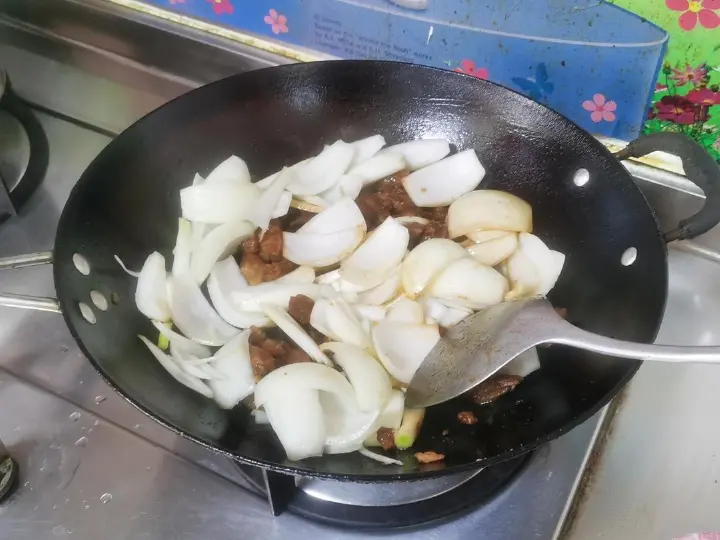 孜然洋葱炒羊肉 第 8 步