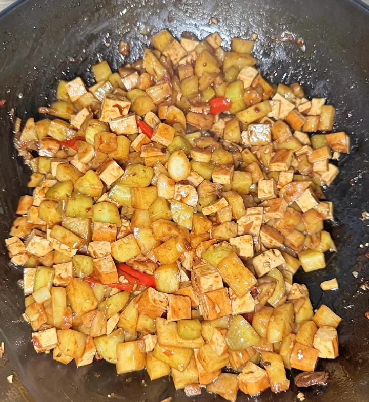 酱香豆干炒杂蔬 第 6 步
