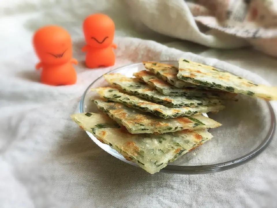 饺子皮葱油饼成品图