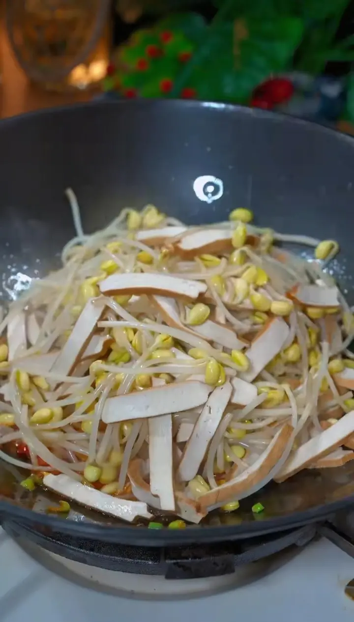 豆芽炒香干 第 4 步