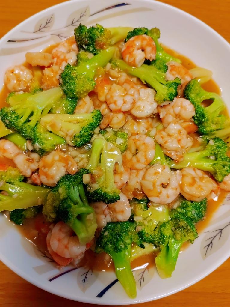 西兰花炒虾仁成品图