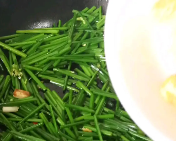 韭菜苔炒鸡蛋 第 9 步