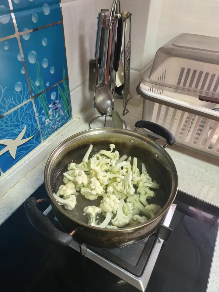 菜花炒肉 第 2 步