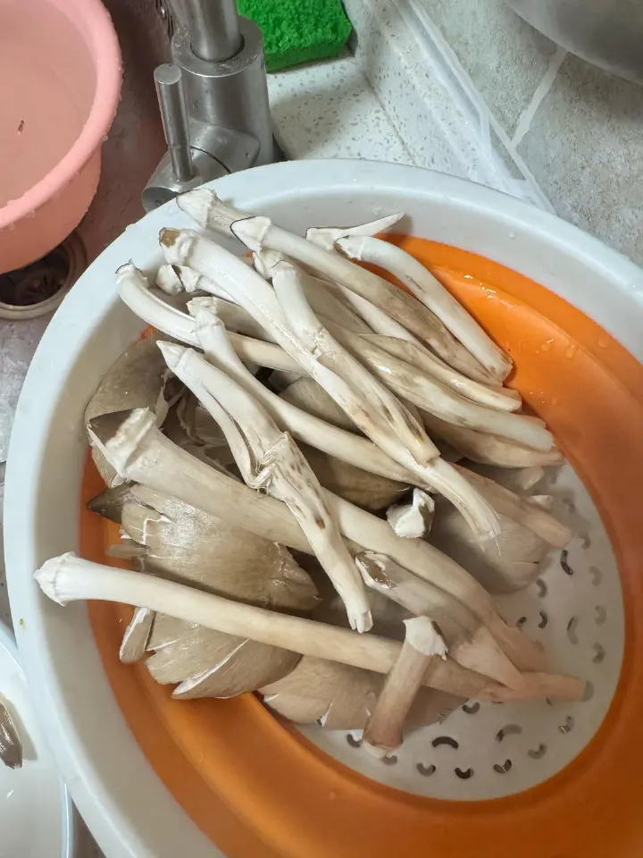 火腿鸡枞菌蒸汤 第 4 步