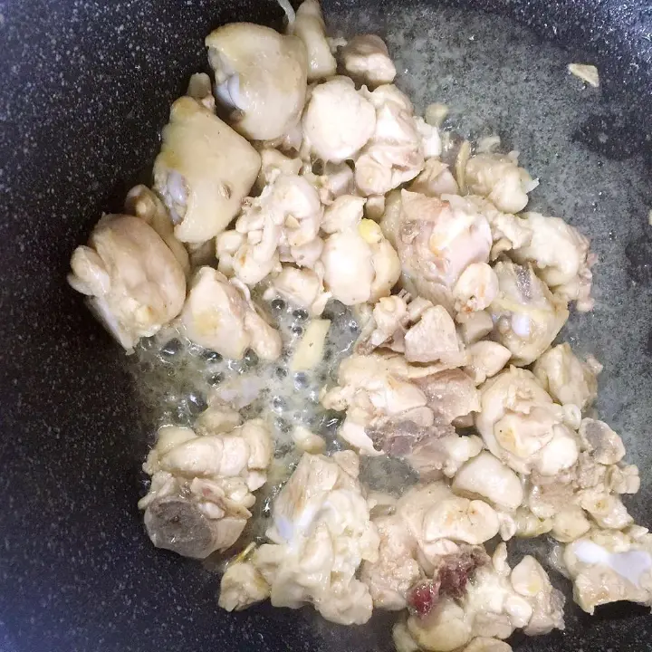 黄焖鸡米饭 第 4 步