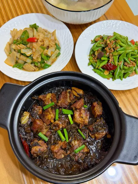梅干菜排骨煲