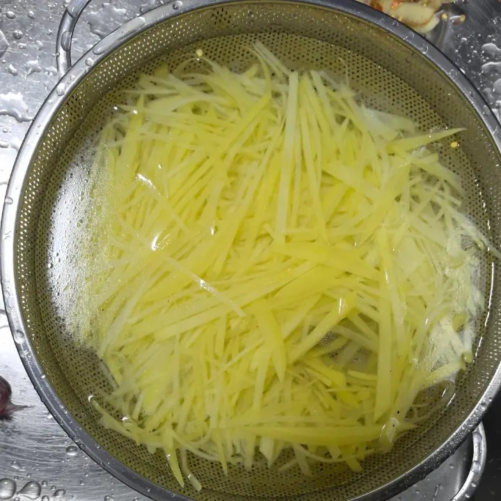 酸辣土豆丝 第 2 步